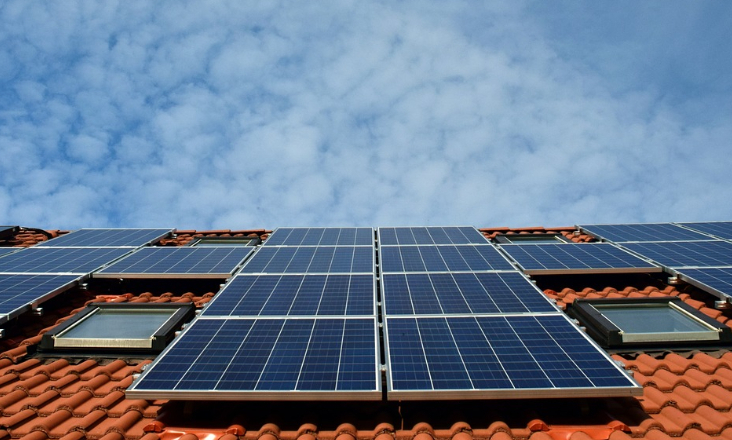 Projeto Porto Solar instala mais de cinco mil metros quadrados de painéis solares em 29 edifícios municipais