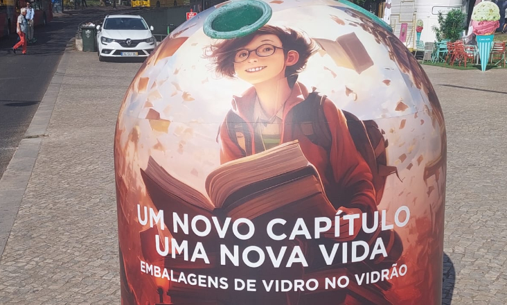 Campanha promove reciclagem de vidro com intervenção criativa em vidrões de Lisboa