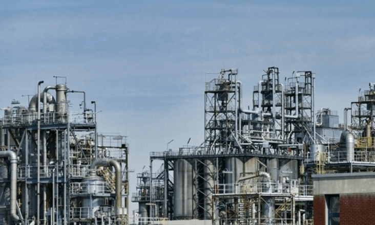 Procura mundial de petróleo abranda este ano, diz Agência Internacional de Energia