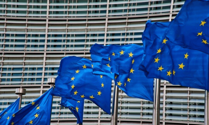 União Europeia propõe GNL e renováveis para parar de importar gás russo antes de 2030